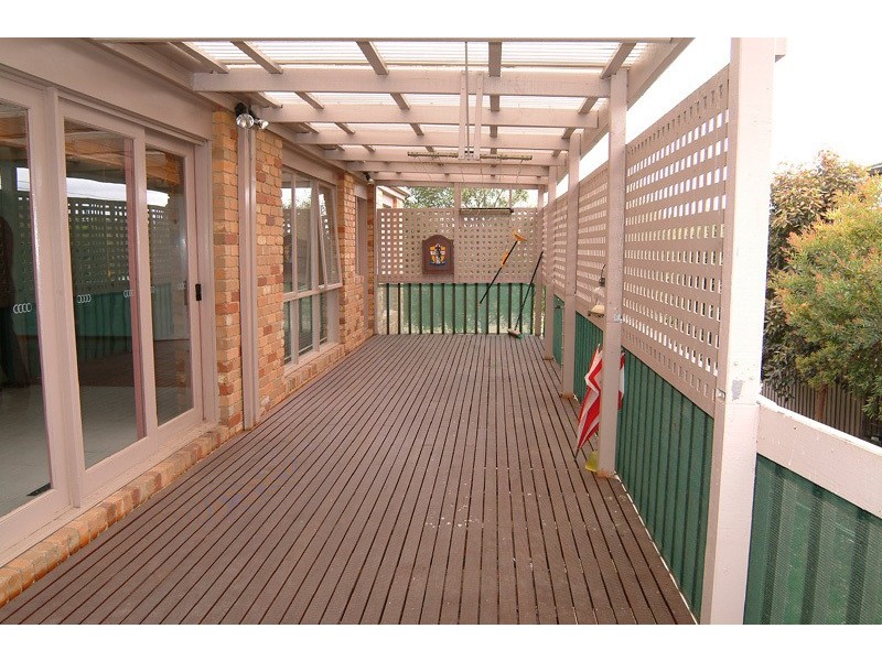 9 Hawkes Drive, Mill Park VIC 3082