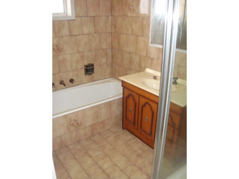 4 Meagan Close, Thomastown VIC 3074