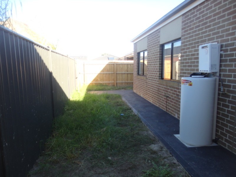 1/12 Brush Road (Kirkland Court), Epping VIC 3076