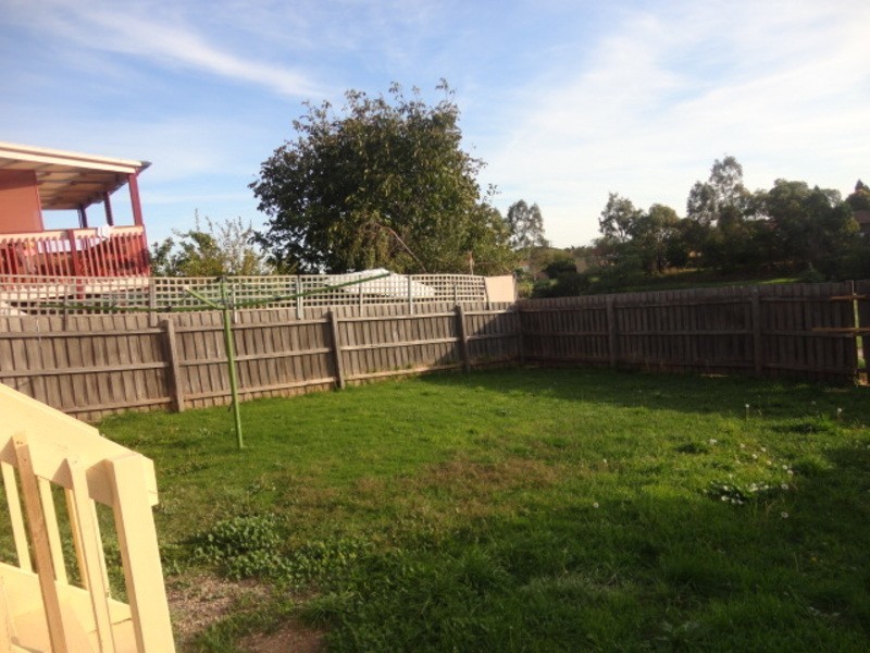 17 Hawkes Drive, Mill Park VIC 3082