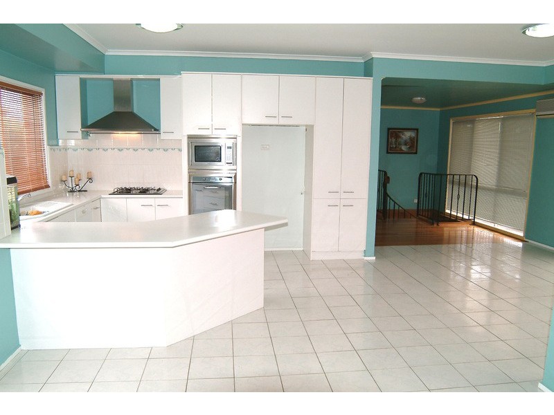 9 Hawkes Drive, Mill Park VIC 3082