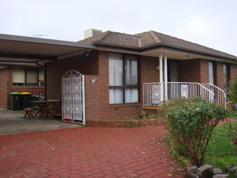 8 Tatlow Drive, Epping VIC 3076