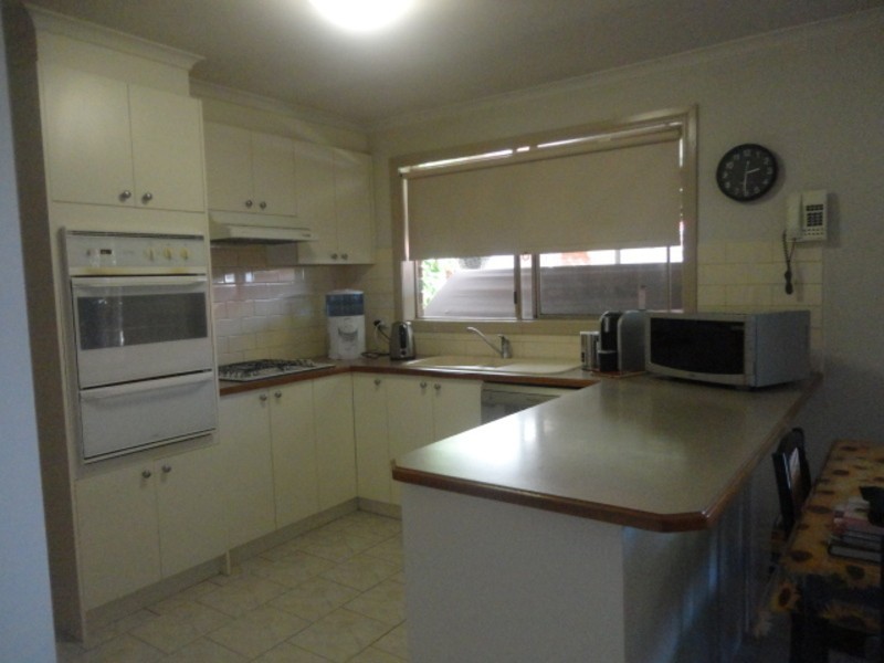 8 Carroll Crescent, Mill Park VIC 3082