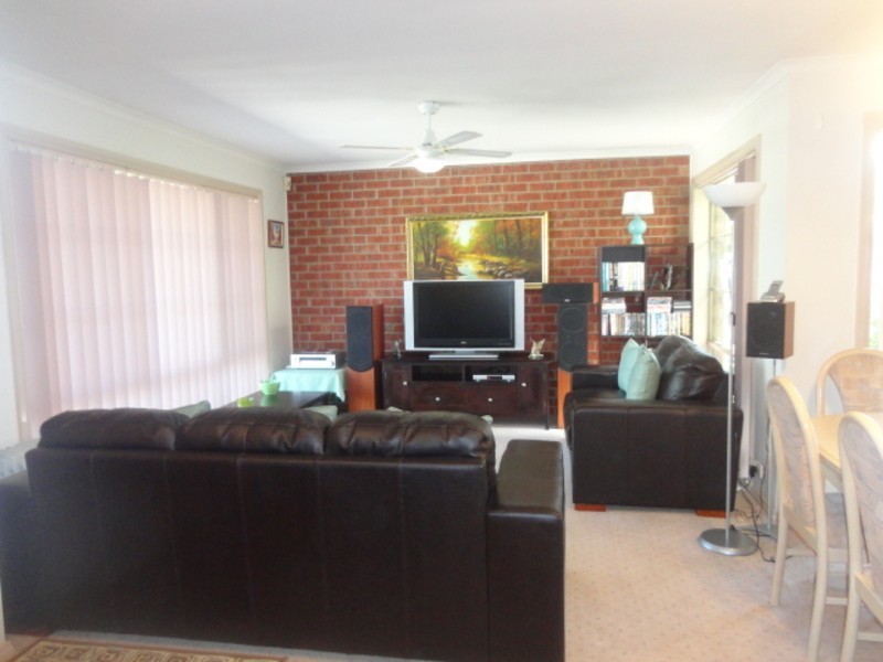 8 Carroll Crescent, Mill Park VIC 3082