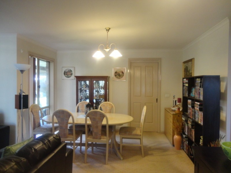 8 Carroll Crescent, Mill Park VIC 3082