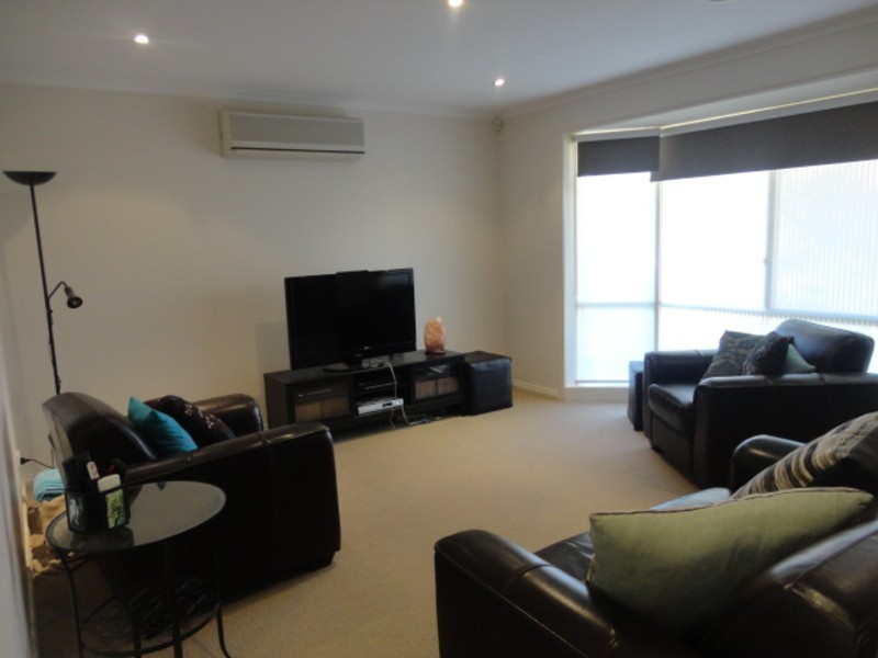 6 Sturrock Court, Mill Park VIC 3082