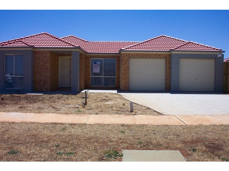 24 Rosemont Rise, Melton West VIC 3337