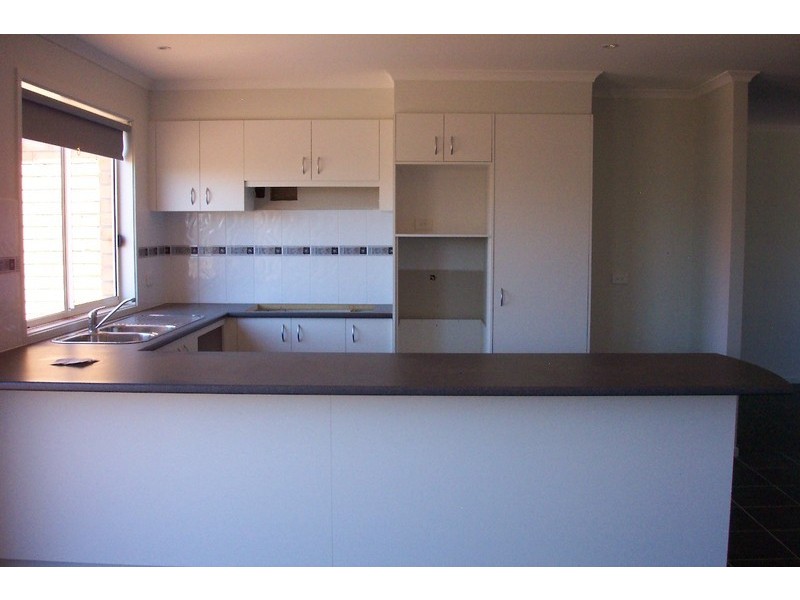 24 Rosemont Rise, Melton West VIC 3337