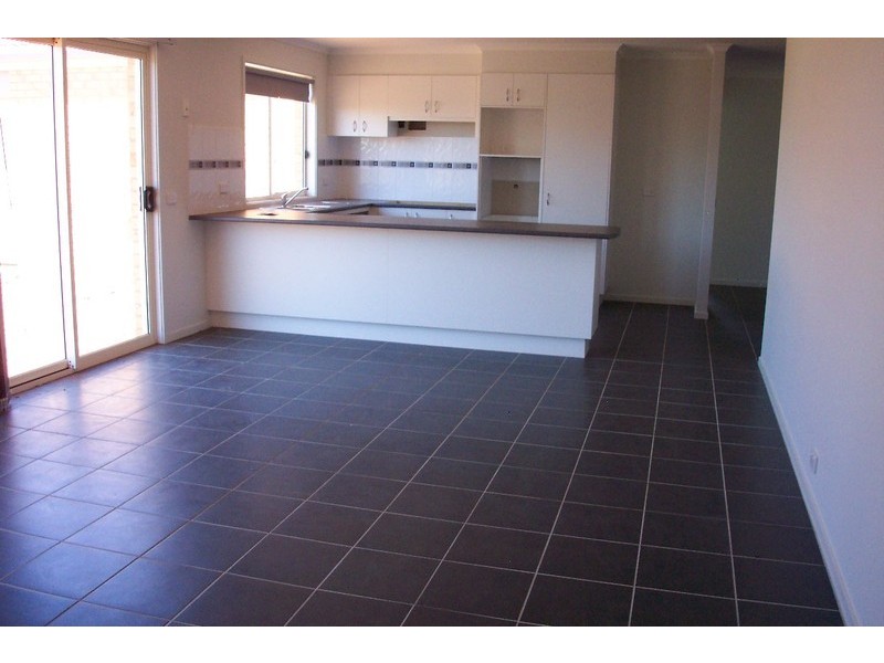 24 Rosemont Rise, Melton West VIC 3337