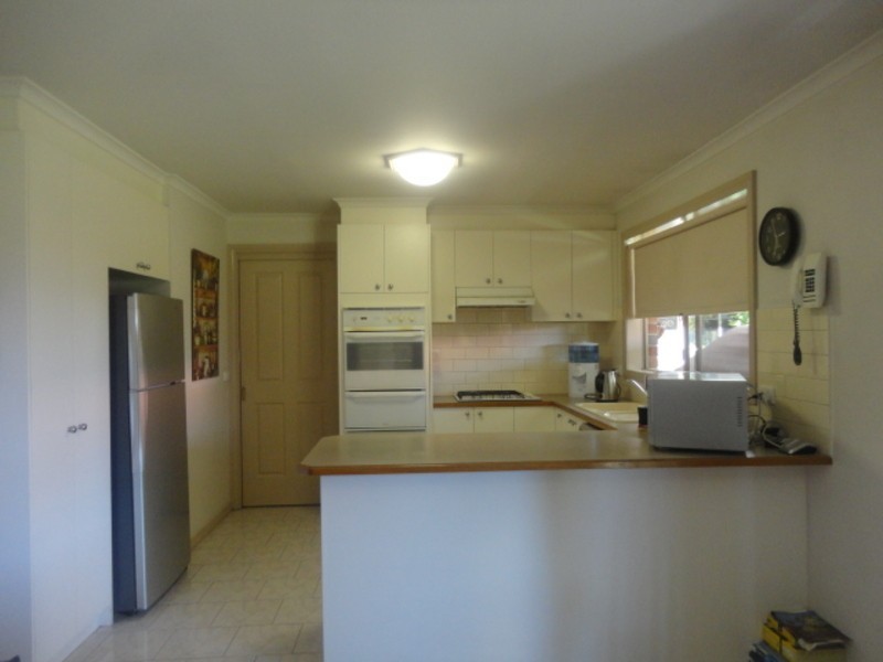 8 Carroll Crescent, Mill Park VIC 3082