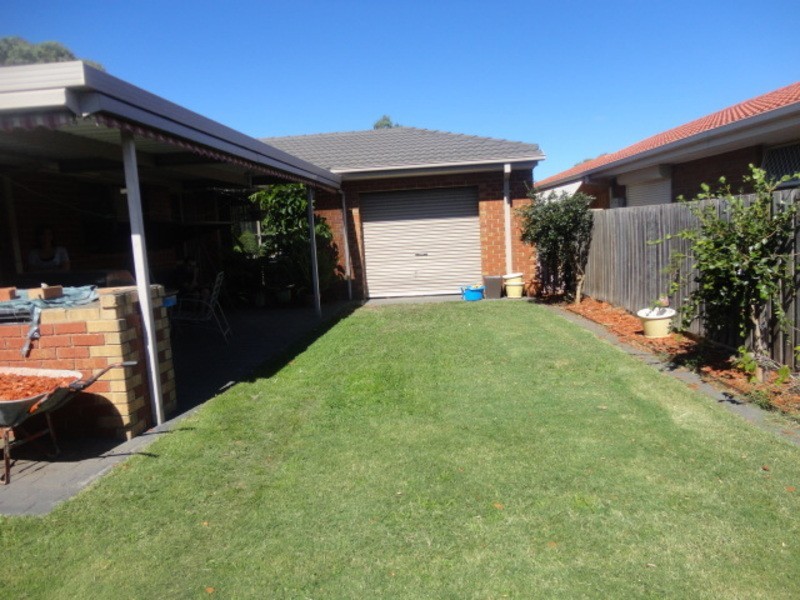 8 Carroll Crescent, Mill Park VIC 3082