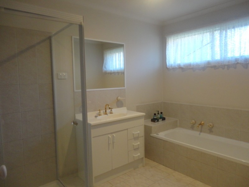 8 Carroll Crescent, Mill Park VIC 3082