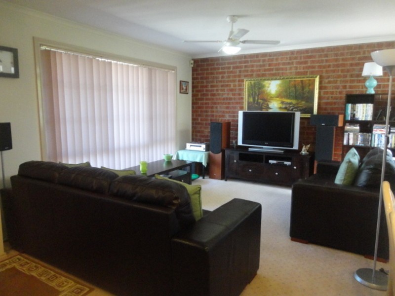 8 Carroll Crescent, Mill Park VIC 3082