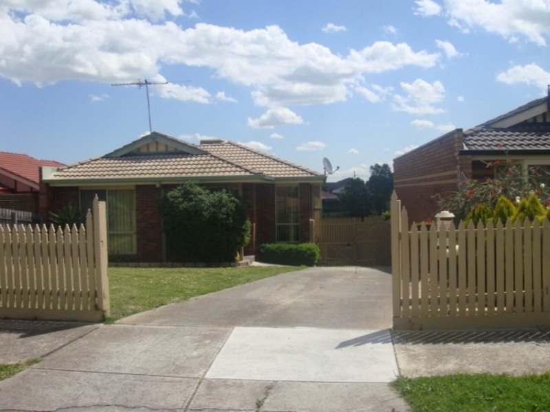 17 Hawkes Drive, Mill Park VIC 3082