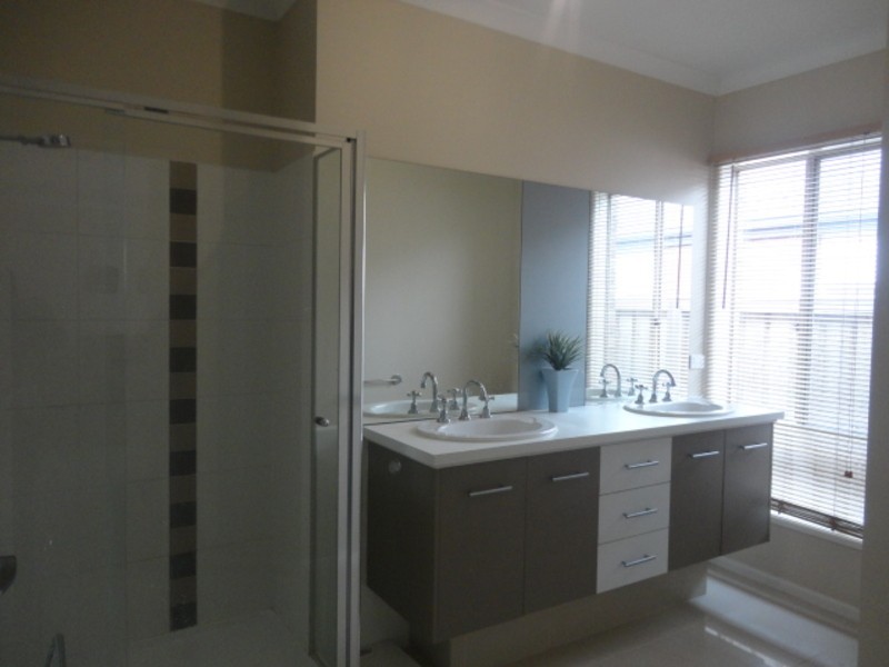 4 Cuckoo Street, South Morang VIC 3752