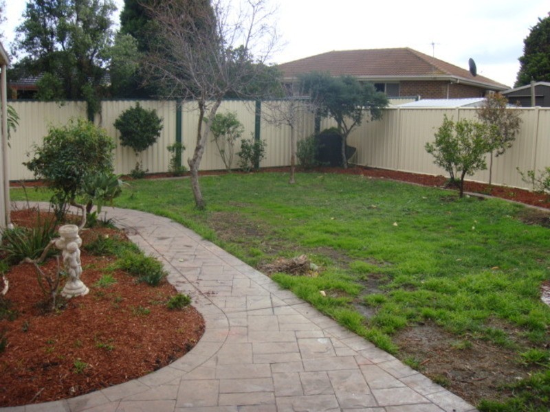 9 Prince of Wales Avenue, Mill Park VIC 3082