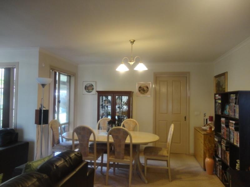 8 Carroll Crescent, Mill Park VIC 3082