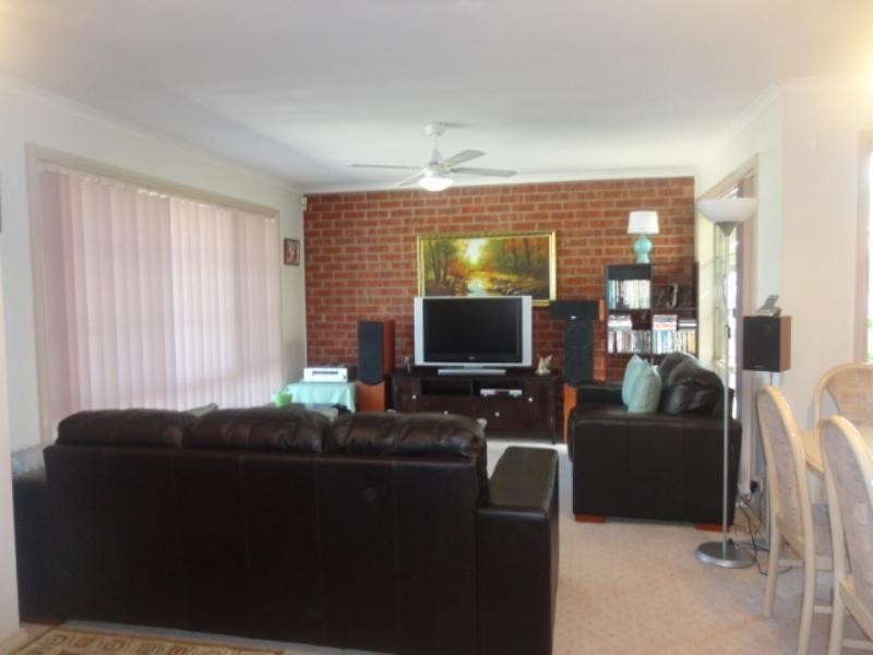 8 Carroll Crescent, Mill Park VIC 3082