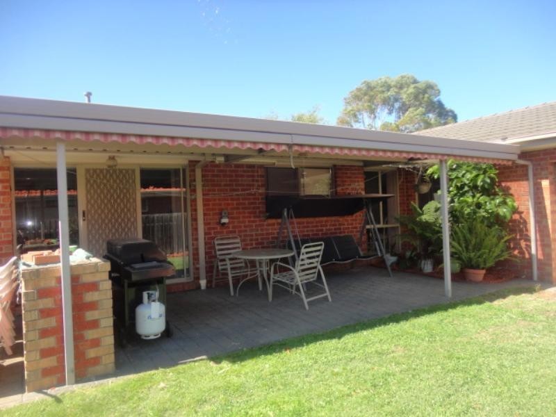 8 Carroll Crescent, Mill Park VIC 3082