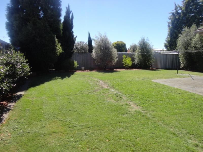 8 Carroll Crescent, Mill Park VIC 3082