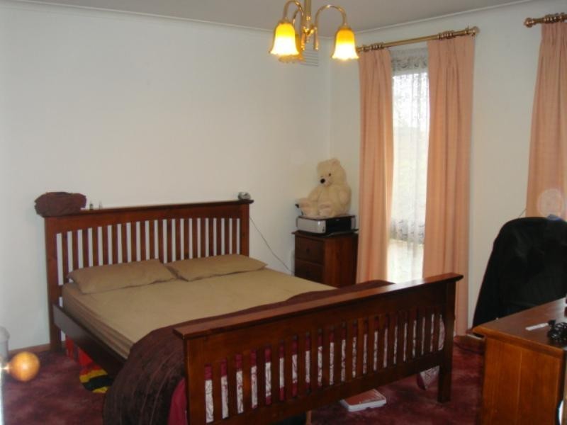 8 Tatlow Drive, Epping VIC 3076