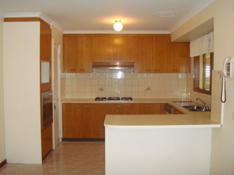 9 Prince Of Wales Avenue, Mill Park VIC 3082