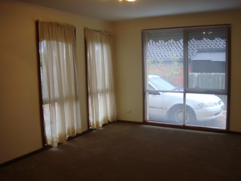 9 Prince Of Wales Avenue, Mill Park VIC 3082