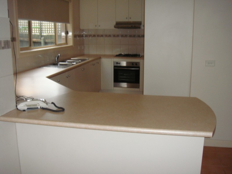 2/17 Turtur Close, Mill Park VIC 3082