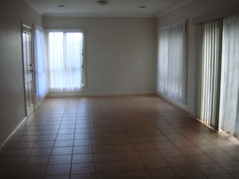 2/17 Turtur Close, Mill Park VIC 3082