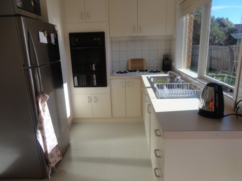 2/7 Clifford Close, Mill Park VIC 3082