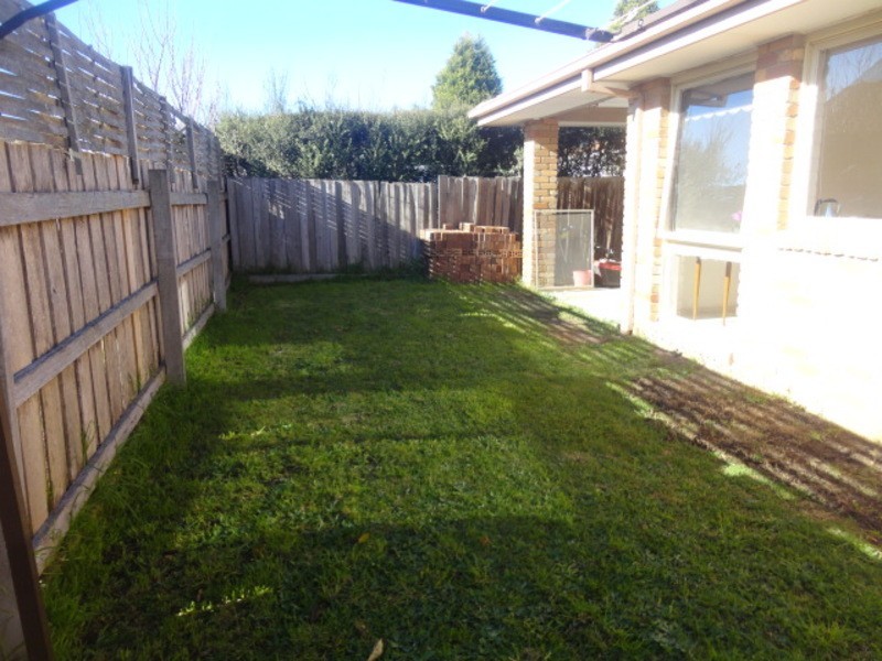 2/7 Clifford Close, Mill Park VIC 3082