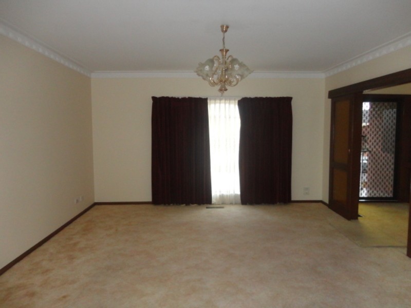 8 Fernshaw Street, Thomastown VIC 3074