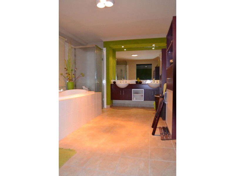 90-92 Darius Terrace, South Morang VIC 3752