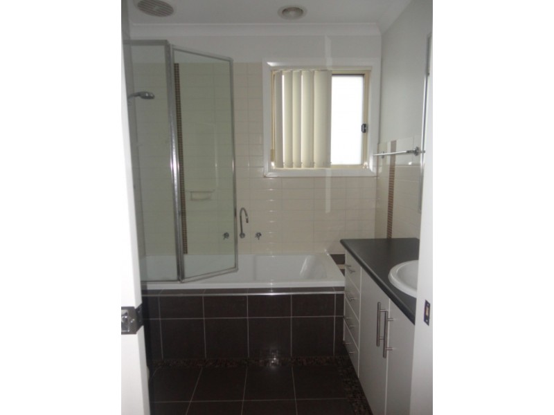 2/11 Payne Place, South Morang VIC 3752