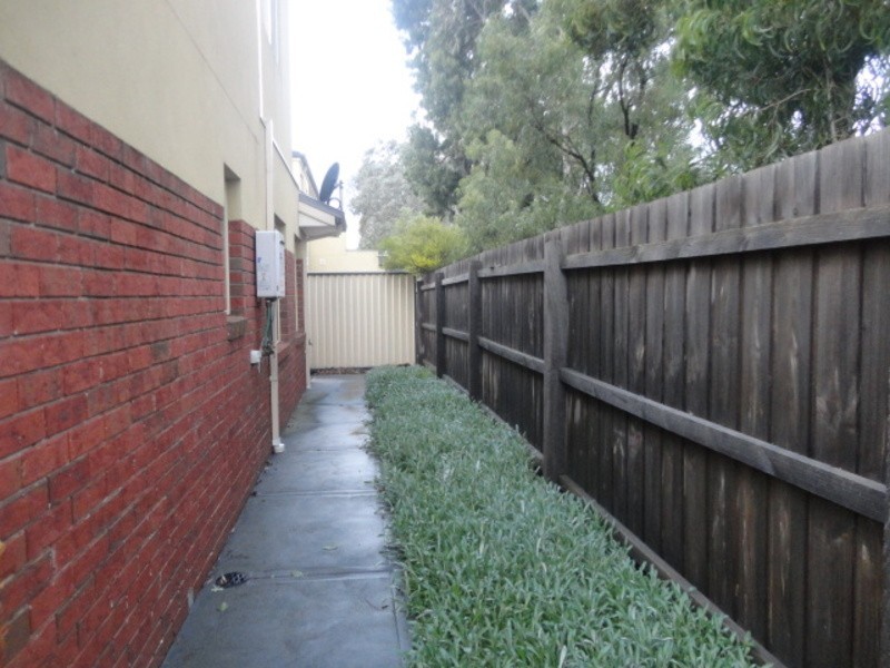 2/11 Payne Place, South Morang VIC 3752