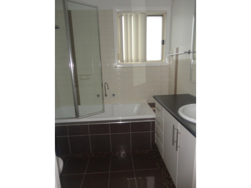 2/11 Payne Place, South Morang VIC 3752