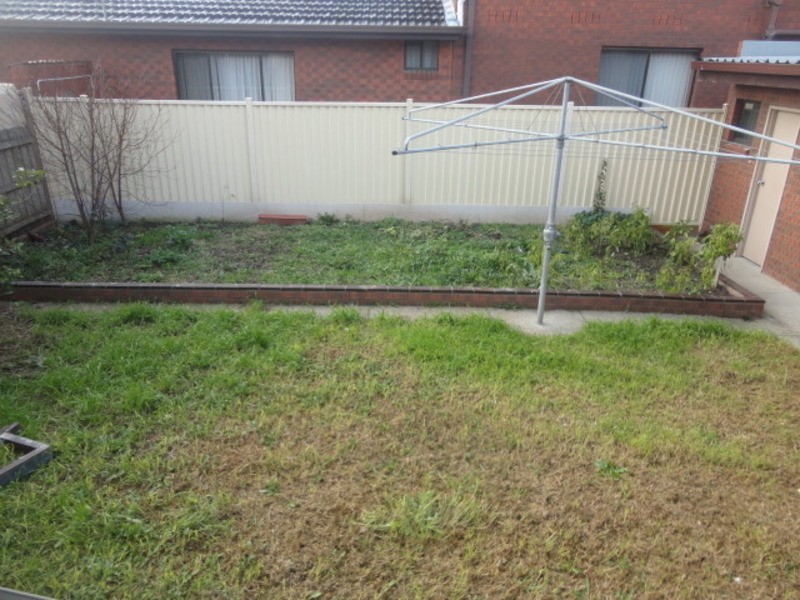 8 Fernshaw Street, Thomastown VIC 3074