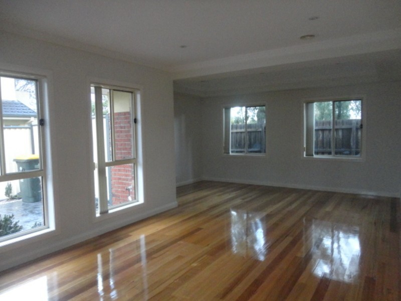 2/11 Payne Place, South Morang VIC 3752