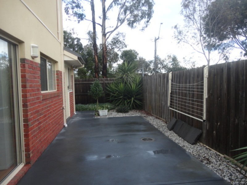 2/11 Payne Place, South Morang VIC 3752