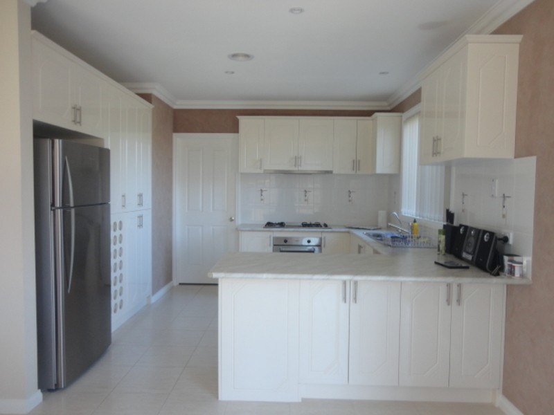 16 Aristocrat Terrace, South Morang VIC 3752