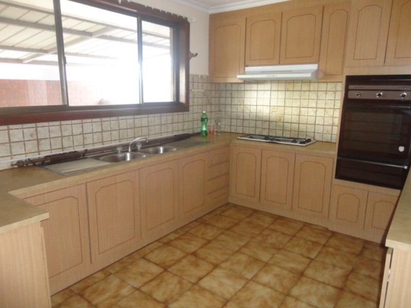 8 Fernshaw Street, Thomastown VIC 3074