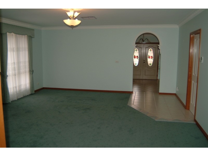 82 Blossom Park Drive, Mill Park VIC 3082