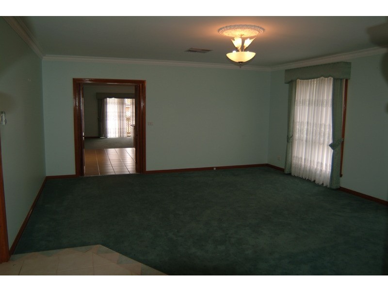 82 Blossom Park Drive, Mill Park VIC 3082