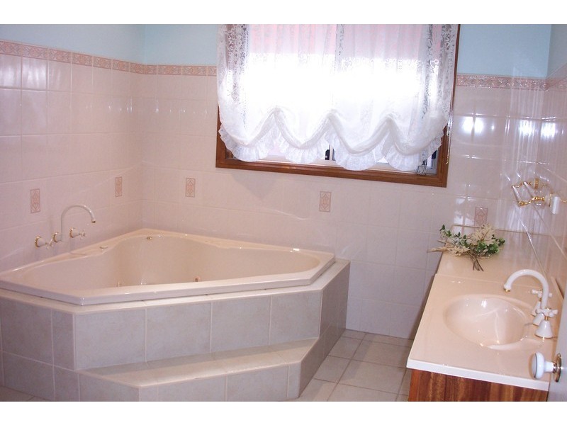 82 Blossom Park Drive, Mill Park VIC 3082