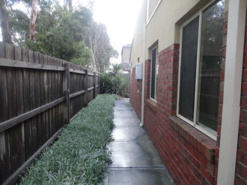 2/11 Payne Place, South Morang VIC 3752