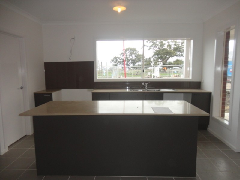 12 Risdon Chase, Wollert VIC 3750