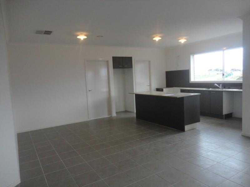 12 Risdon Chase, Wollert VIC 3750