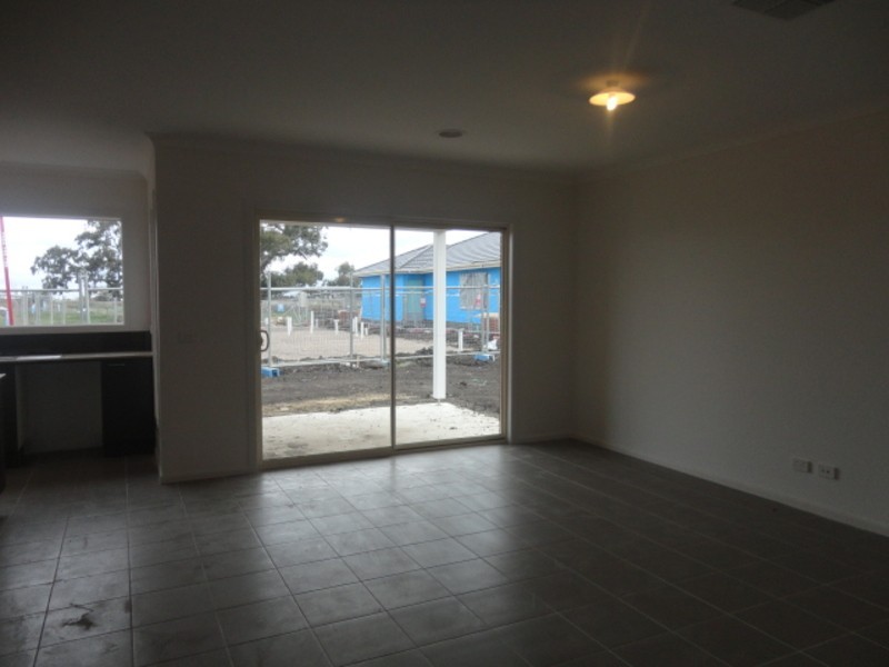 12 Risdon Chase, Wollert VIC 3750