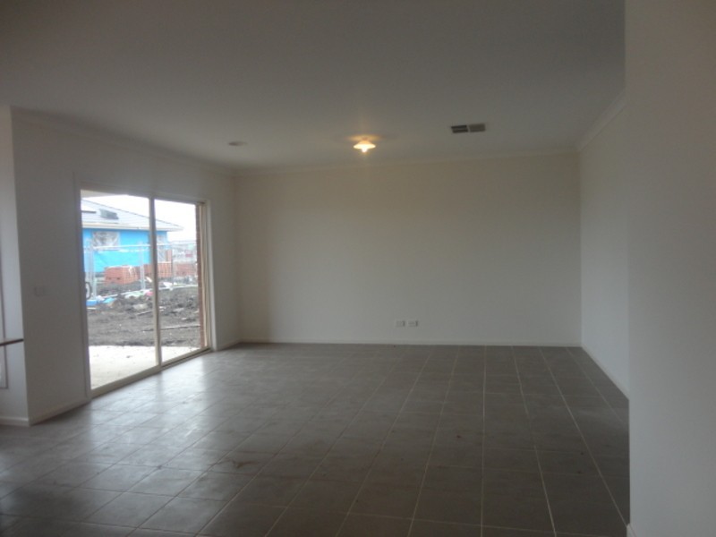 12 Risdon Chase, Wollert VIC 3750