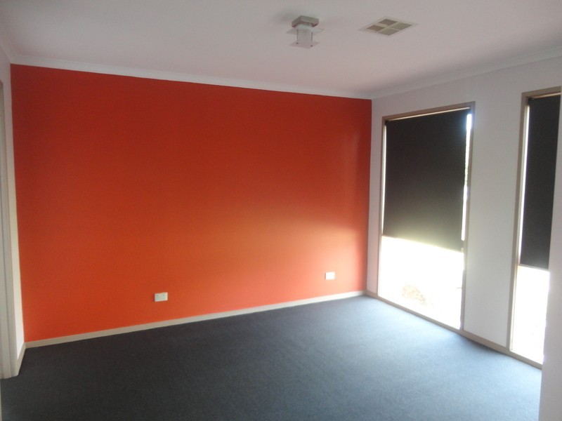 1 Mary Bryant Court, Mill Park VIC 3082